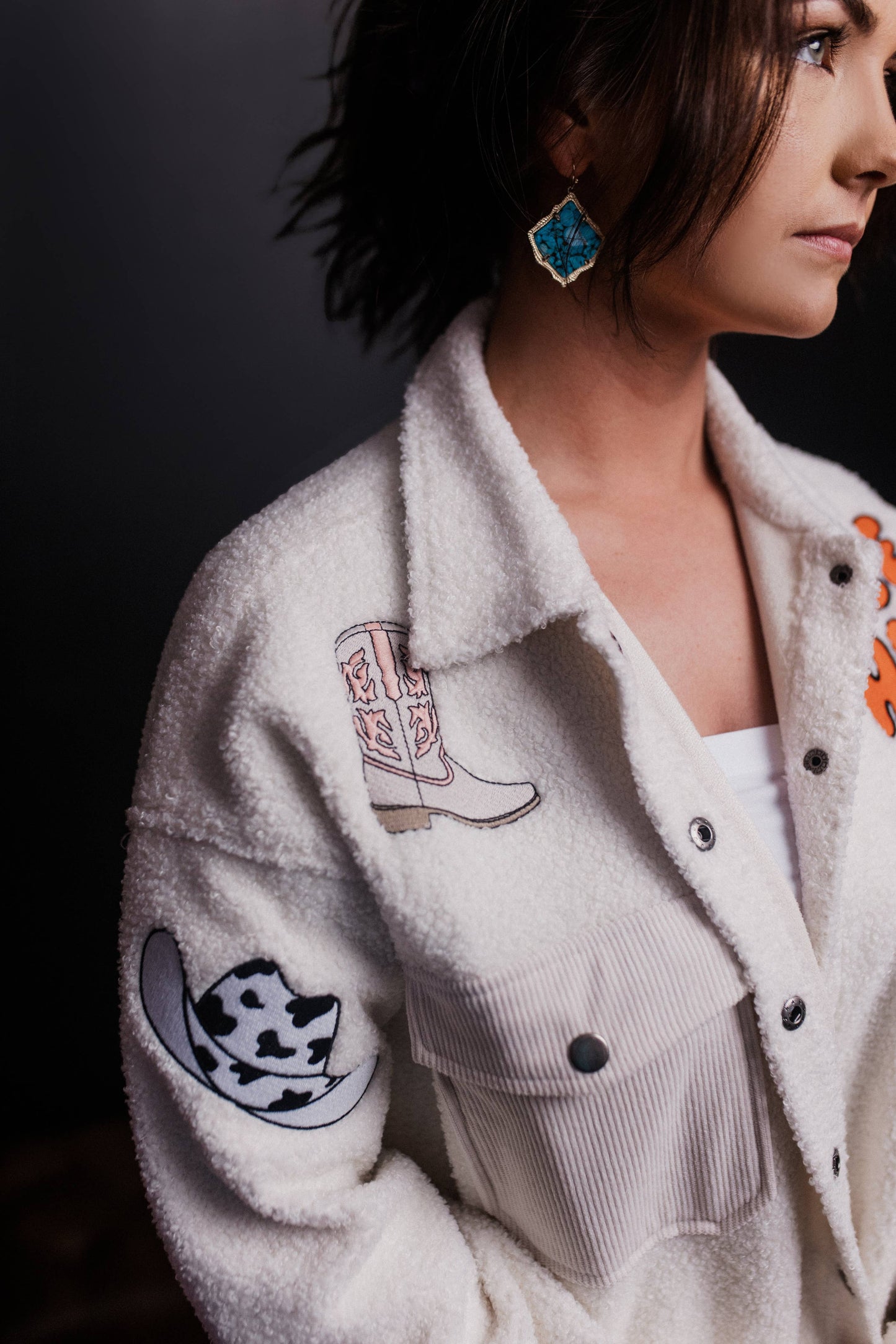 MK549 Oversize Sherpa Embroidery Jacket: White / M