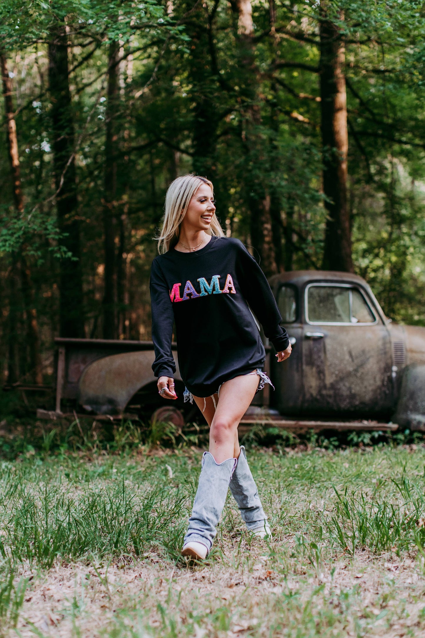 MK393 MAMA Embroidery Sweatshirt: Black / S